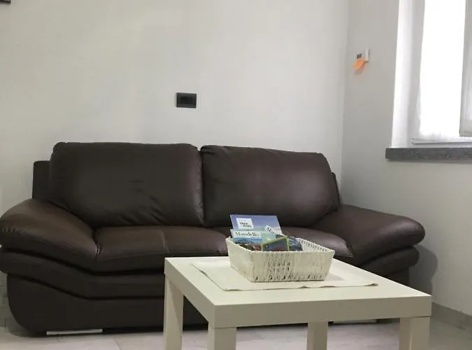 Casa Stefania מנדלו דל לאריו