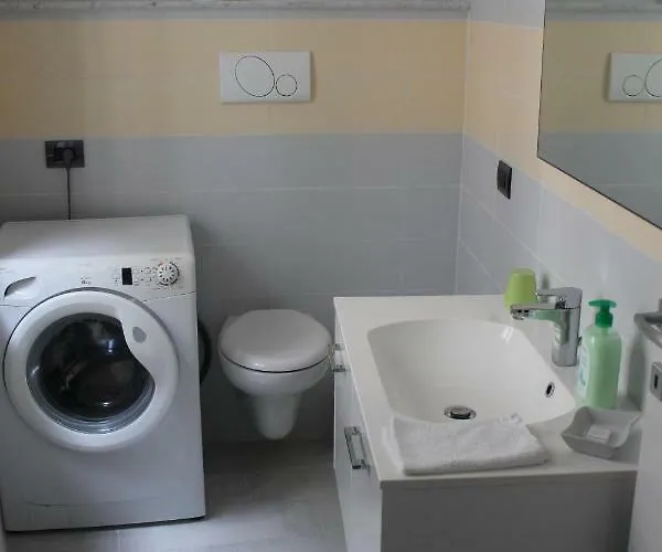 Casa Stefania مانديلو ديل لاريو